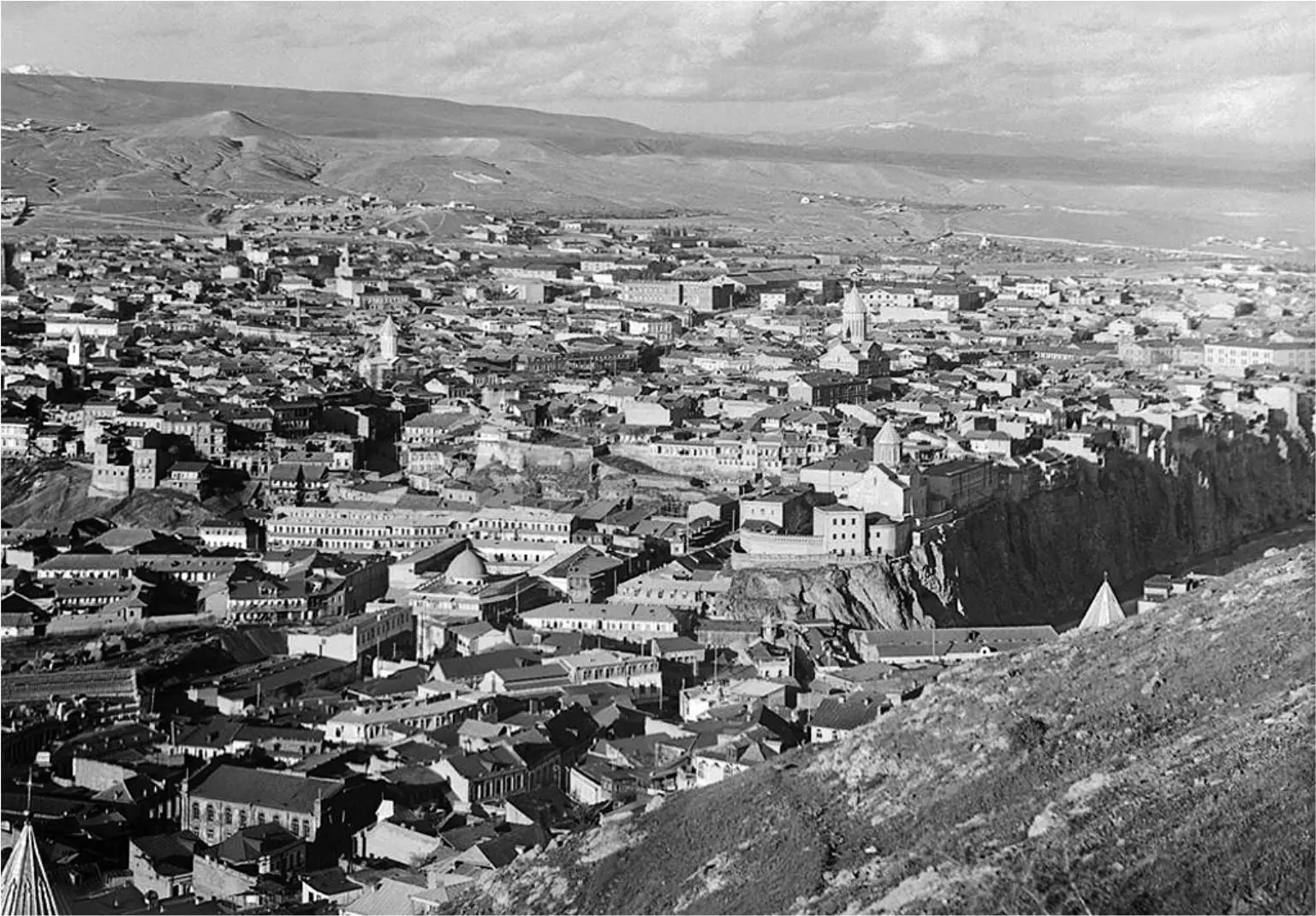 Вид на Тбилиси из церкви Святого Давида 1910 г Фото С М Прокудина - фото 9