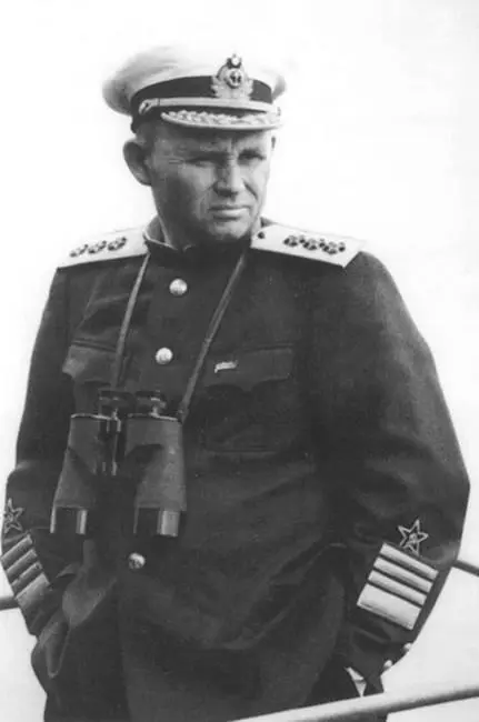 Командующий Черноморским флотом в 193943 и 194448 гг ФС Октябрьский - фото 4
