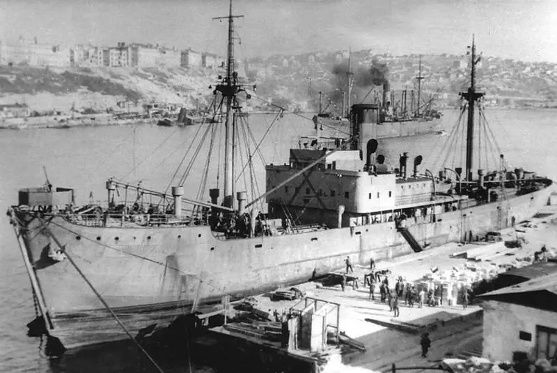 Транспорты Варна и Бой Федерсен в 1942 г Оба потоплены на Черном море в - фото 34