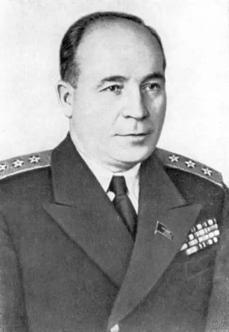 НЕ Басистый ГН Холостяков командир Новороссийской ВМБ в 19411944 гг - фото 48