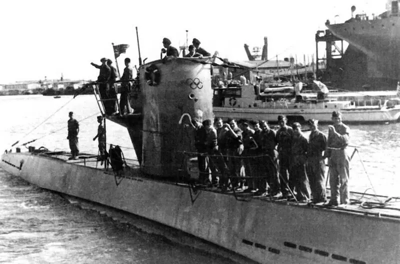 Немецкая подлодка U20 в Констанце после 3го боевого похода в сентябре 1943 г - фото 59