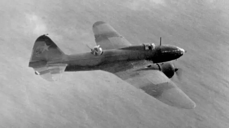 Торпедоносец Ил4 ВВС ЧФ Подвеска торпеды под Ил4 ВВС ЧФ В 1942 г чтобы - фото 71