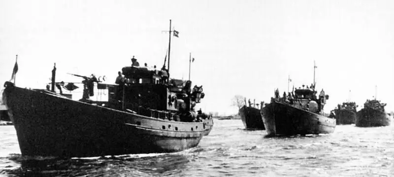 Боты типа KFK во время эвакуации Крыма 1944 г В то же время общий объем - фото 100