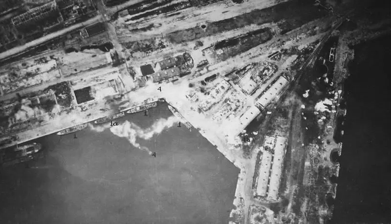 Немецкие катера после налета 13 марта 1944 г на порт Феодосия Такие скромные - фото 114