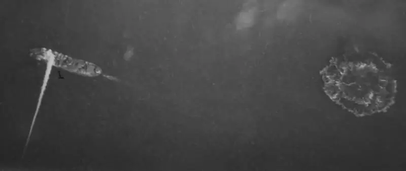 Прямое попадание РС82 в баржу во время атаки Илов 11й штурмовой авиадивизии - фото 117