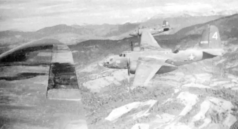 Бостоны 13го гвардейского авиаполка над югозападным Крымом Весна 1944 г - фото 121