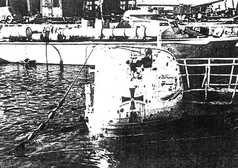 Рубка подлодки U9 потопленной в ходе налета на Констанцу 20 августа 1944 г - фото 125