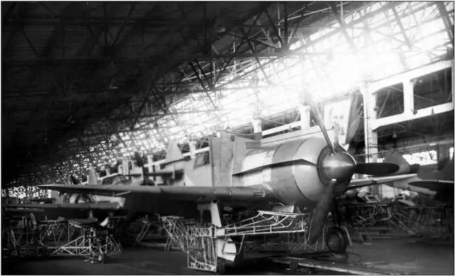 УТИ Ла7 в сборочном цехе Горьковского авиазавода Макет Ла7 визитная - фото 68