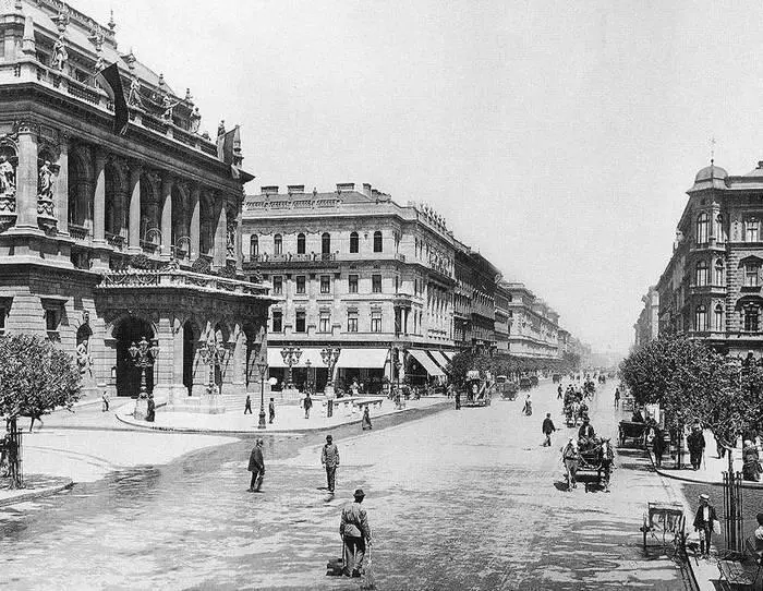 Проспект Андраши Открытка 1896 года Я регулярно наведываюсь в Будапешт - фото 57