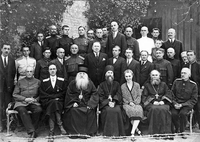 Петр Врангель и Антоний Храповицкий в Югославии 1927 год К середине 1920х - фото 79