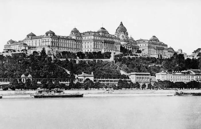 Буда Королевский дворец Фото 1908 года На рубеже веков почти пятую часть - фото 47