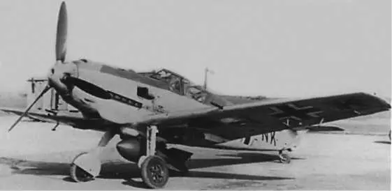 Первый истребительбомбардировщик Bf109E4B Когда было решено использовать - фото 55