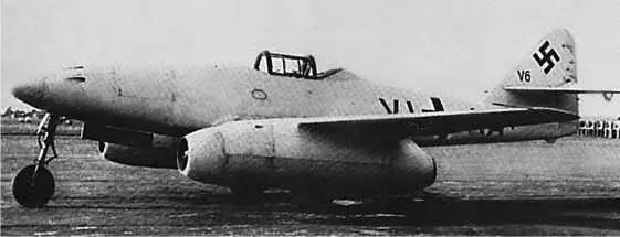 Шестой опытный Ме262 V6 c передней ногой шасси 1943 год Из сборочного цеха - фото 76