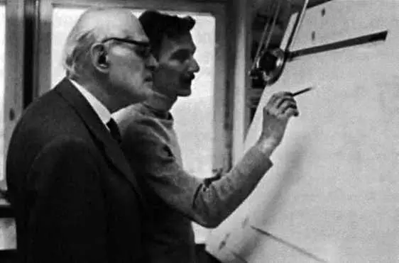 Рождается новая конструкция Его 70летний юбилей отмечался в большой гостинице - фото 101