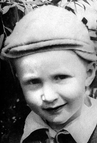 Володя 14 июня 1941 г 21 июня Миша поездом Москва Севастополь выехал в - фото 46