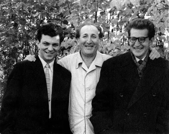 Юра и Володя у отца в больнице 1958 г Комсомольская путевка на целину 1958 - фото 76