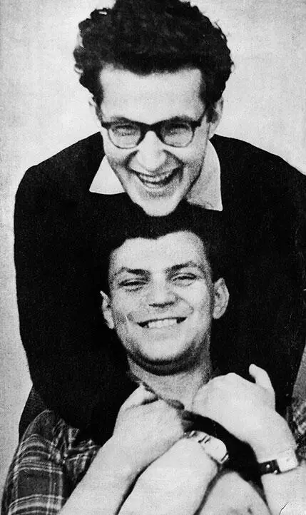 Володя и Юра 1960 г Юра за Динамо Володя за ЦСКА На футбол в - фото 79