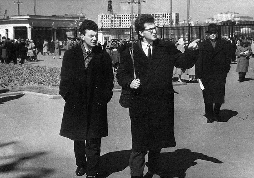 Юра за Динамо Володя за ЦСКА На футбол в Лужники 1962 г Володя - фото 80