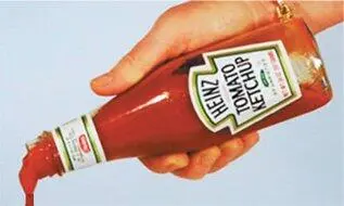 По данным компании кетчуп Heinz должен выливаться из легендарной стеклянной - фото 101