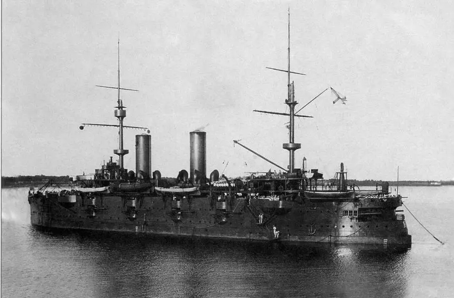 Учебноартиллерийский корабль Петр Великий на Кронштадтском рейде 1910е - фото 3