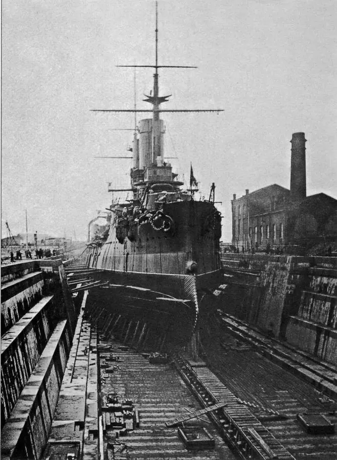 Линейный корабль Слава в сухом доке Кронштадта Начало 1910х годов Ф - фото 34