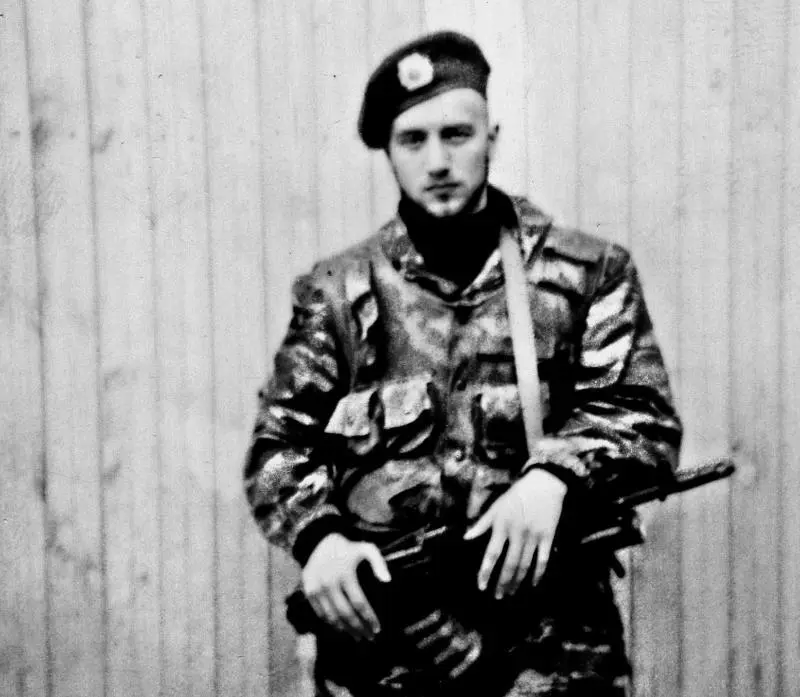 Грозный Захар третий справа сидит Фотосессия для проекта Лёд 9 - фото 29