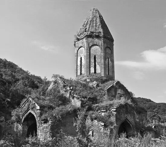 Монастырь КиранцXIII в Ныне территория Армении Пример шатровой архитектуры - фото 68