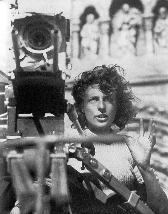 Лени Рифеншталь 1936 год Кадр из фильма Колыбельная Можно понять почему - фото 55