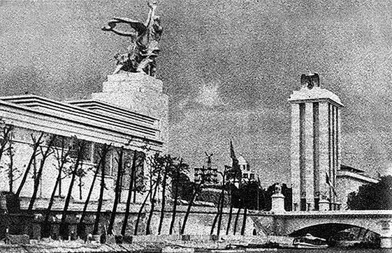 Комментарий Огонька На Парижской выставке два символа два мира Мировая - фото 102