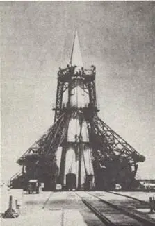 Р7 В 1954 году ОКБ С Королева ОКБ1 поручается создание межконтинентальной - фото 52