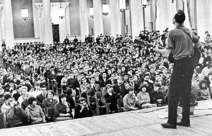 Выступление Пита Сигера в Москве 1965 г Вуди был исключительно американским - фото 69