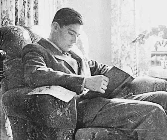 В нашей берлинской квартире Перед нашим домом 1950 г Мы провели в Польше - фото 77