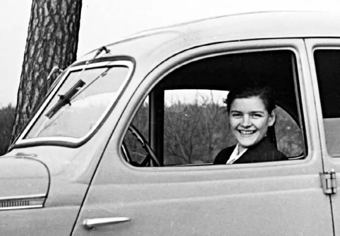 Лора Бейр моя одноклассница в которую я был тайно влюблен 1951 г Я очень - фото 83