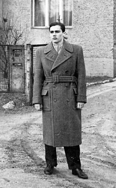 У нашего дома в Карлхорсте Берлин 1952 г Много лет спустя когда у меня - фото 88