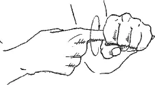 Указательный палец левой руки изображает ключик Его надо вставить в - фото 15