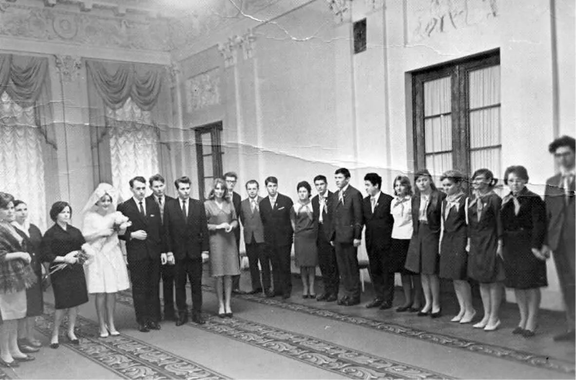 Илл 11 Коммунарская свадьба в Москве в 1963 г Мы никогда не стеснялись что - фото 13