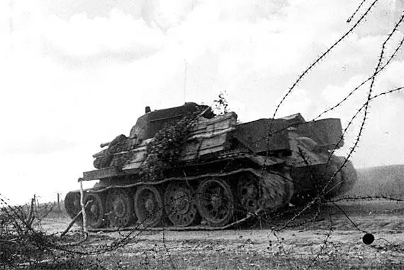 Танк Т34 движется на фронт 1943 год Брянский фронт На первом же привале - фото 12