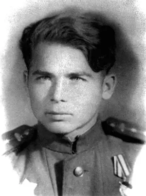 Я родился на Урале в городе Оса Пермской области в 1924 году В 1941 году - фото 29