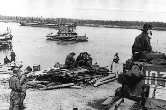 Переправа через реку Свирь 1944 год Однажды с этими трофеями смех был - фото 36