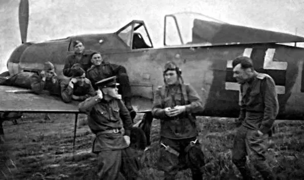 Трофейный ФВ190 в Высшей школе воздушного боя г Люберцы 1944 г Ну что - фото 105