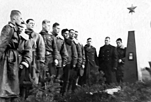 Похороны летчика 91го ИАП Балашова 1944 г Район г Жешув Доложили - фото 113