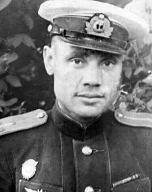 Родился я в день рождения комсомола 29 октября 1921 года в поселке - фото 121