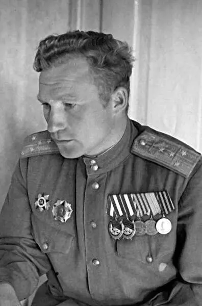 Командир эскадрильи Иван Засыпкин Это было еще до того как я попал в полк - фото 136