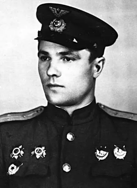 Василий Симакин Когда пришли на цель штурмовики обычно с ходу били РСами а - фото 150