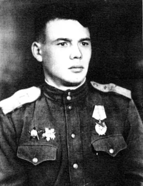 Я родился в 1921 году в Красноярском крае В 1940 году поступил в Красноярский - фото 11