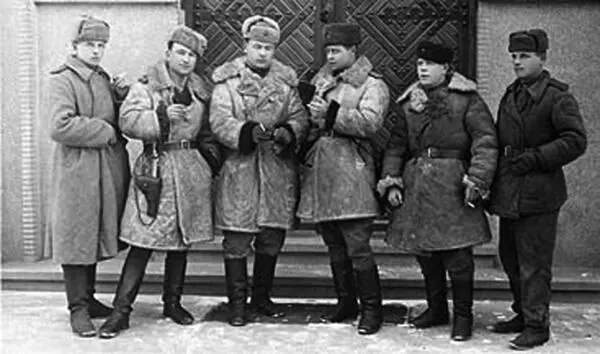 Комсостав 4й батареи 1362го зенитного артиллерийского полка Садрединов РЗ - фото 27