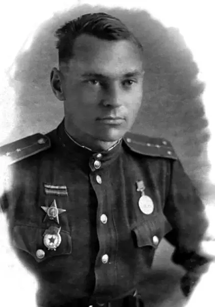 Я родился 19 февраля 1919 года в Перми Вообщето наша семья тогда жила в - фото 35