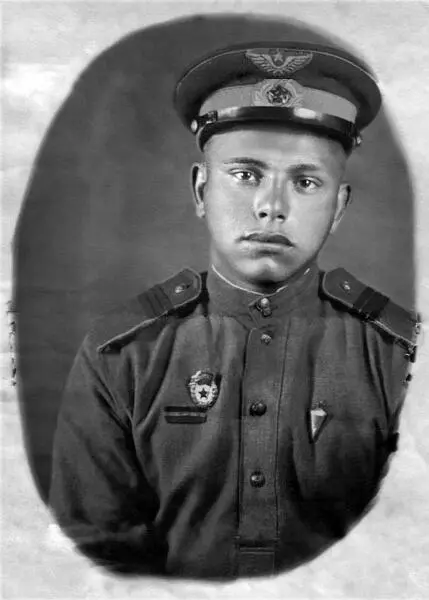Родился я в ноябре 1921 г в поселке Шумячи Смоленской области но детство - фото 62