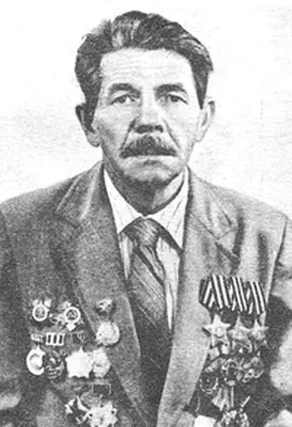Механикводитель батареи СУ76 Василий Иванович Шаров Тогда вез бойца по лесу - фото 10