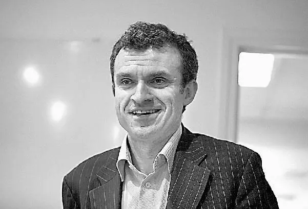Мэр г Бона Ален Сюгено Здесь делают настоящую дижонскую горчицу На - фото 134